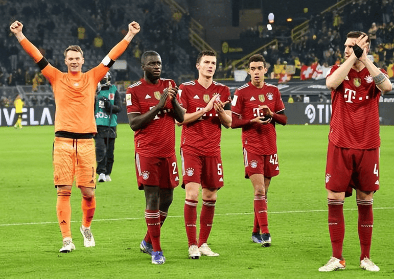 关于拜仁慕尼黑战术进一步完善，稳坐榜首的信息