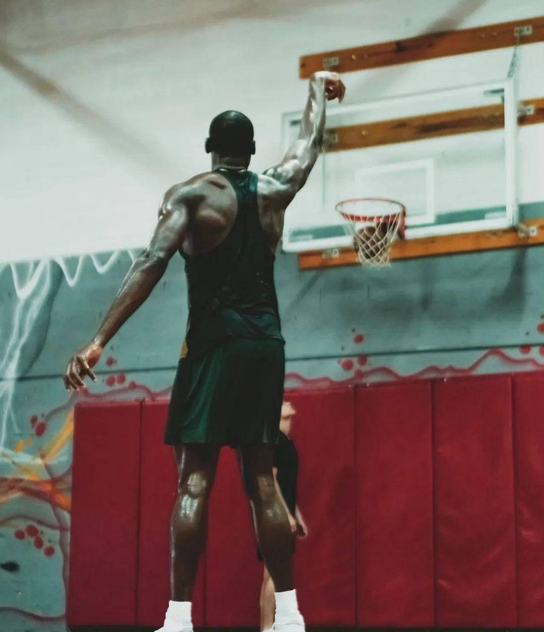 1xBit体育官网登录网址-关于马刺实力出众，稳操胜券拿下胜利的信息